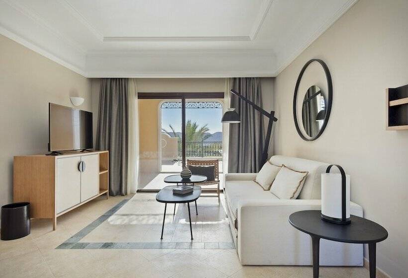 سوییت جونیور, The Level At Melia Villaitana