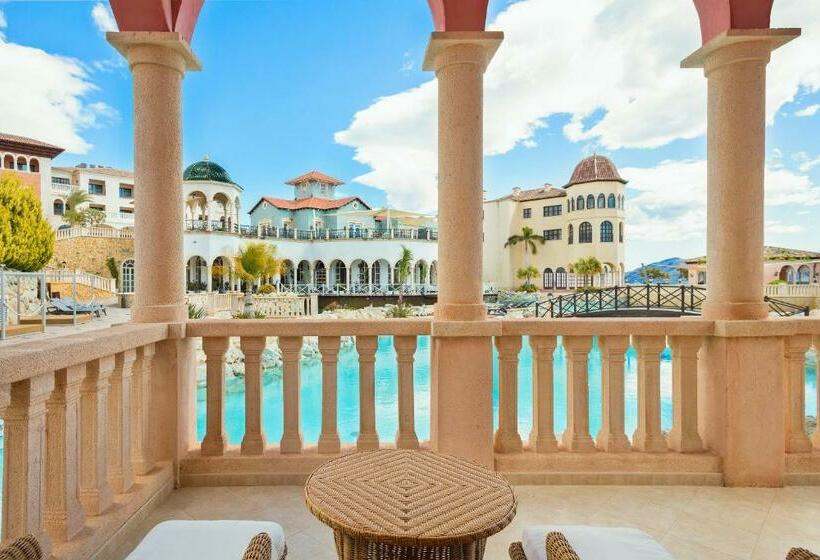 سوئیت رویال, The Level At Melia Villaitana