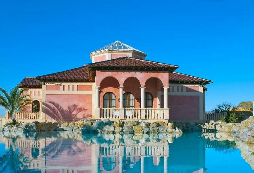 سوئیت رویال, The Level At Melia Villaitana