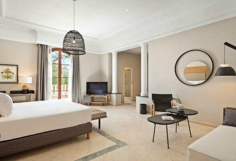 سوئیت رویال, The Level At Melia Villaitana