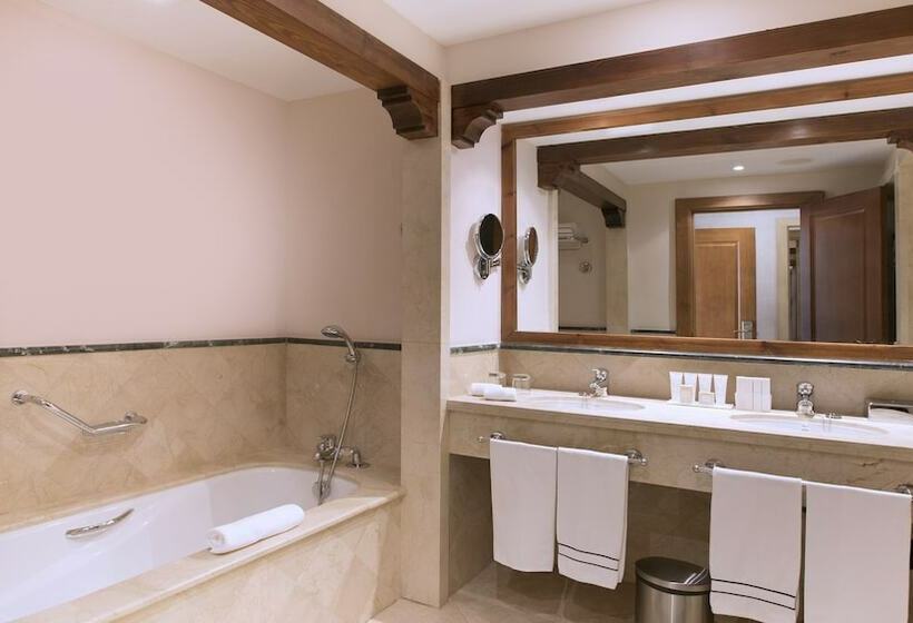 اتاق پرمیوم, The Level At Melia Villaitana