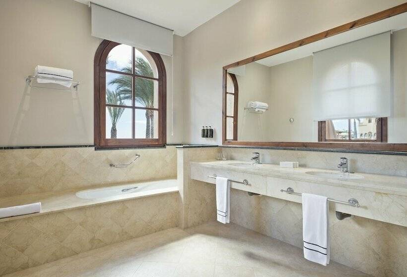 سوئیت رویال, The Level At Melia Villaitana