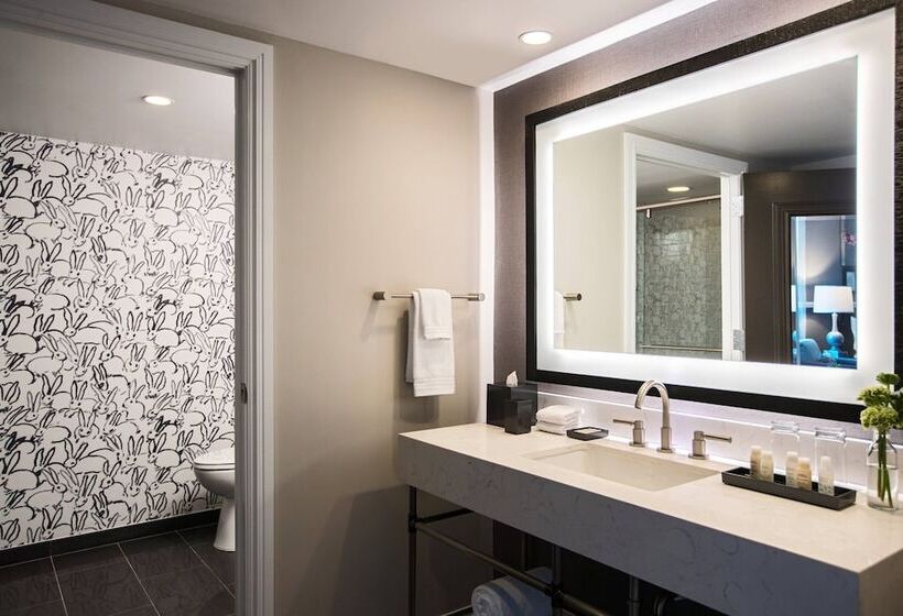 חדר דלוקס, The Lindy Renaissance Charleston