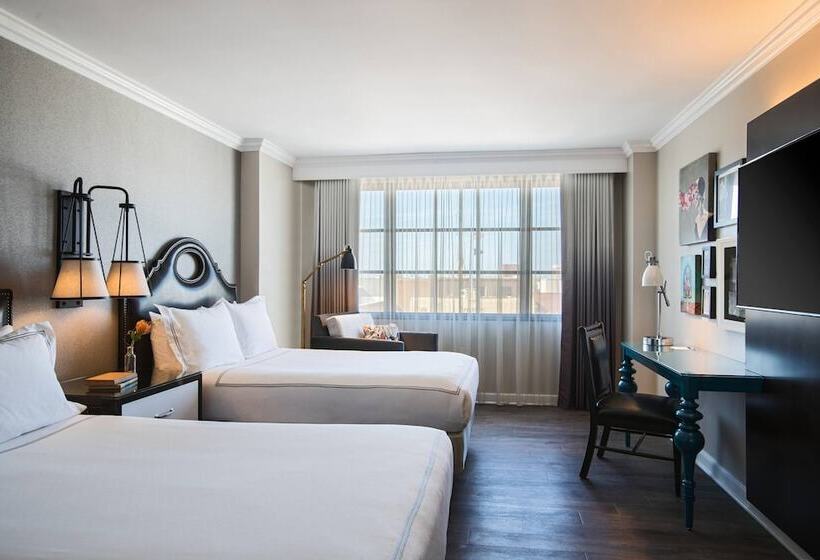 חדר דלוקס, The Lindy Renaissance Charleston