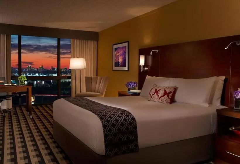 キングサイズベッドのデラックスルーム, M Hotel Buffalo