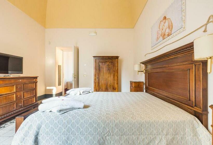 غرفة قياسية ثلاثية, B&b Luxury Da Salvatore