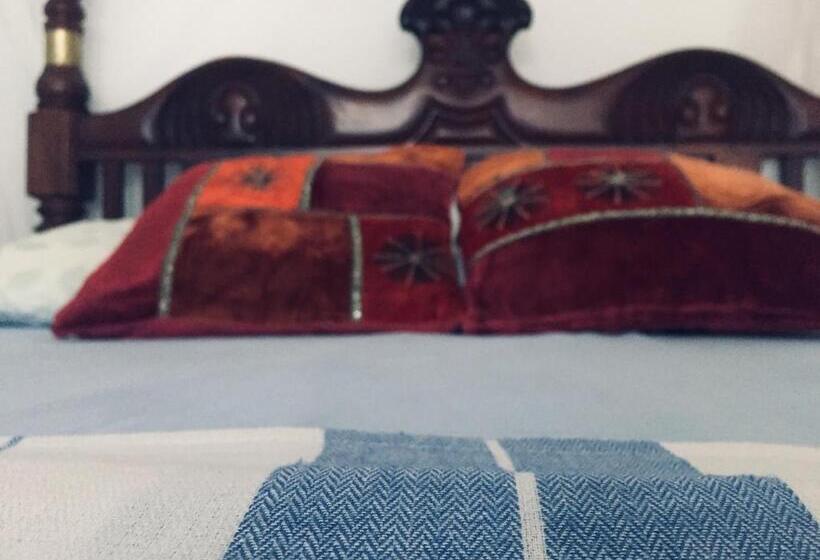 غرفة ديلوكس مطلّة علي البحر, Hill Cottage B&b