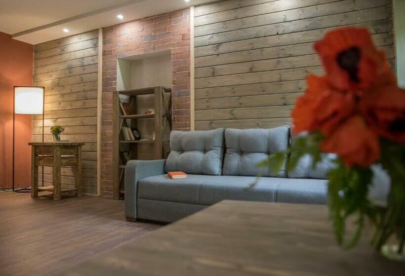 کلبه ییلاقی, Apricot Aghveran Resort