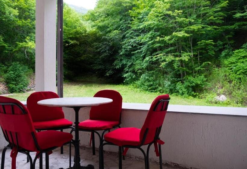 اتاق اکونومی, Apricot Aghveran Resort