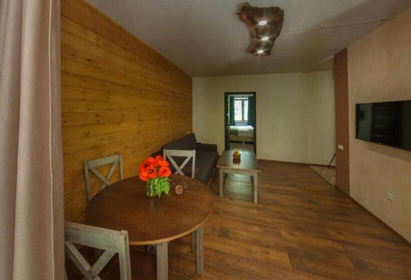 اتاق خانوادگی, Apricot Aghveran Resort