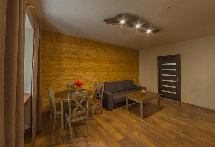 اتاق خانوادگی, Apricot Aghveran Resort