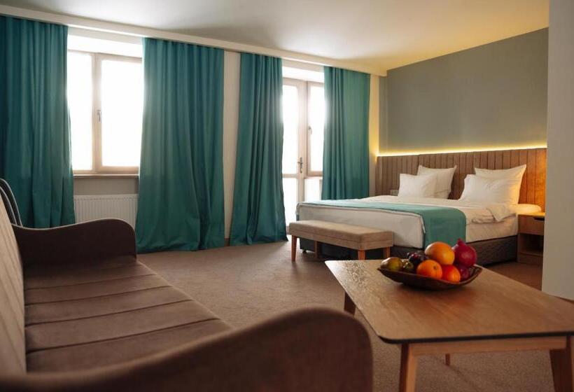 اتاق لوکس با بالکن, Apricot Aghveran Resort