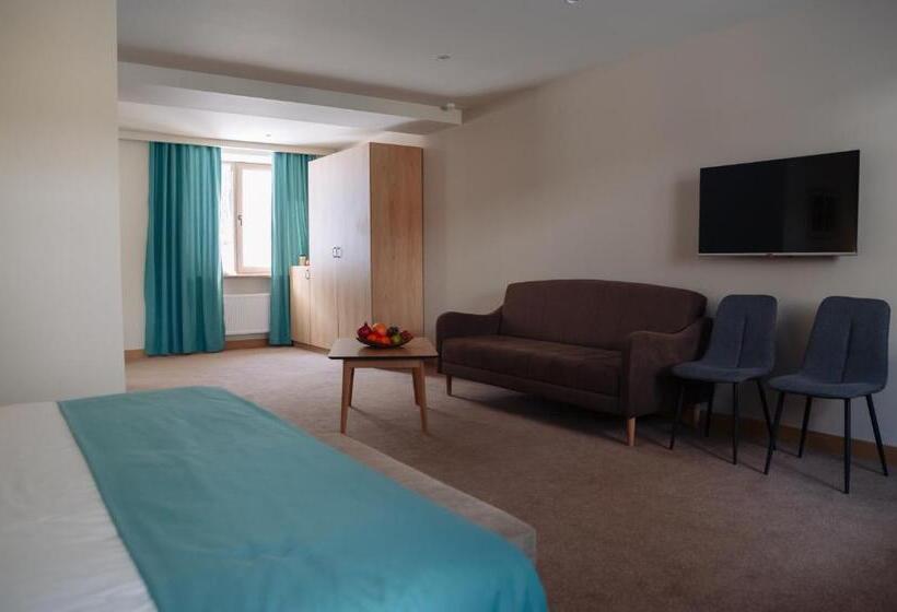 اتاق لوکس با بالکن, Apricot Aghveran Resort
