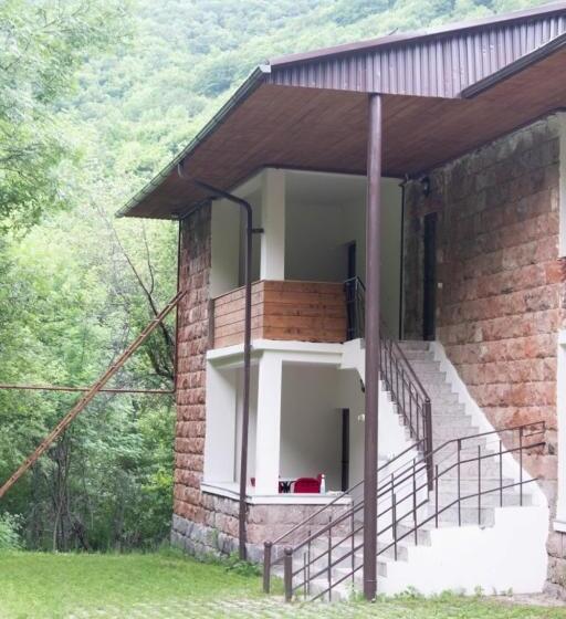 اتاق اکونومی, Apricot Aghveran Resort