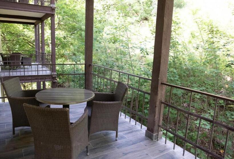 اتاق سوپریور خانوادگی, Apricot Aghveran Resort