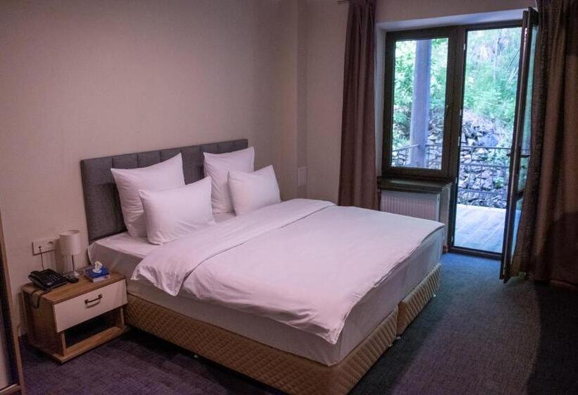 اتاق سوپریور خانوادگی, Apricot Aghveran Resort