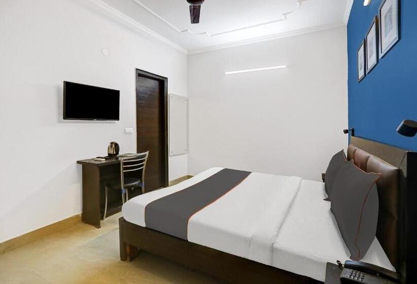 חדר קלאסי לשלושה, Super Collection O Agniv Residency Near Saket Metro