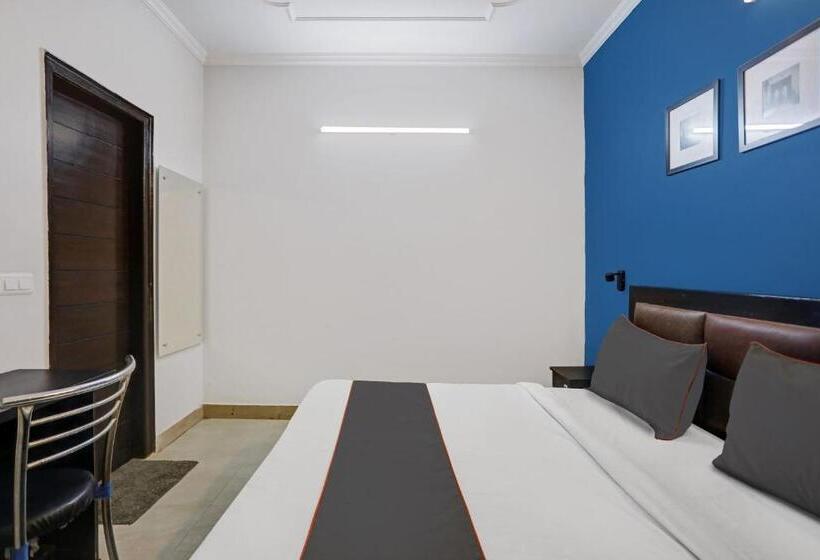 חדר קלאסי לשלושה, Super Collection O Agniv Residency Near Saket Metro