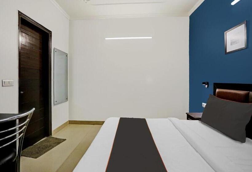 חדר קלאסי לשלושה, Super Collection O Agniv Residency Near Saket Metro