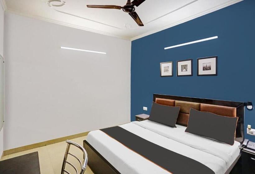 חדר קלאסי לשלושה, Super Collection O Agniv Residency Near Saket Metro