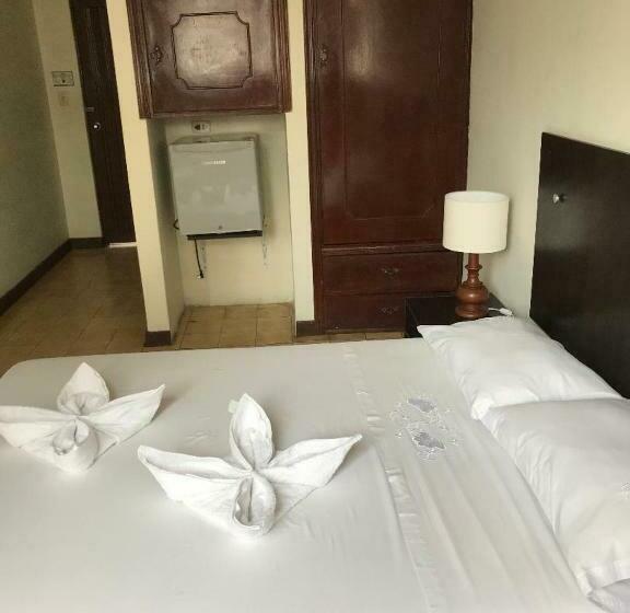 Номер Стандарт, San Nicolás Plaza