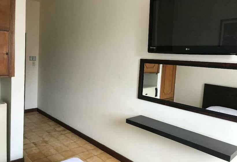 Номер Стандарт, San Nicolás Plaza