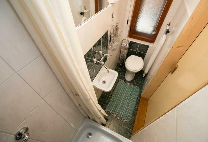 اتاق عادی, Sobe Odar Andrej