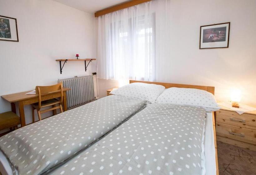 اتاق استاندارد با چشمانداز کوهستان, Sobe Odar Andrej