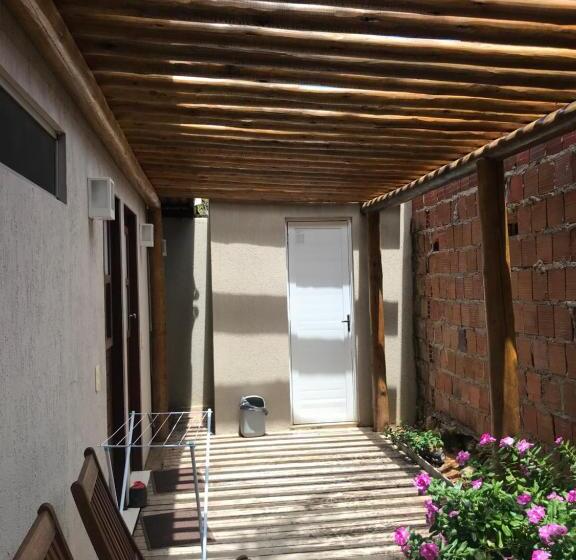 غرفة قياسية, Canto Das Acácias