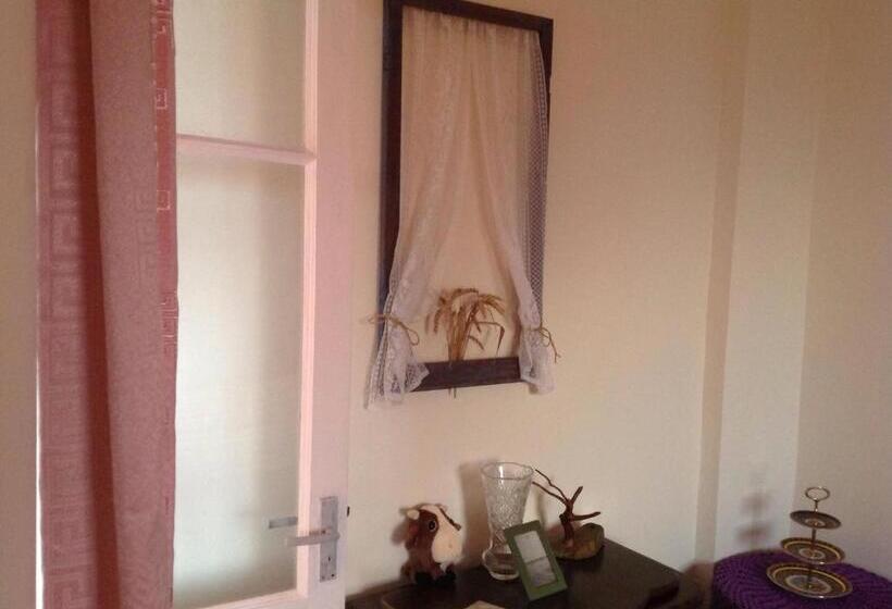 اتاق استاندارد با سرویس بهداشتی مشترک, L House