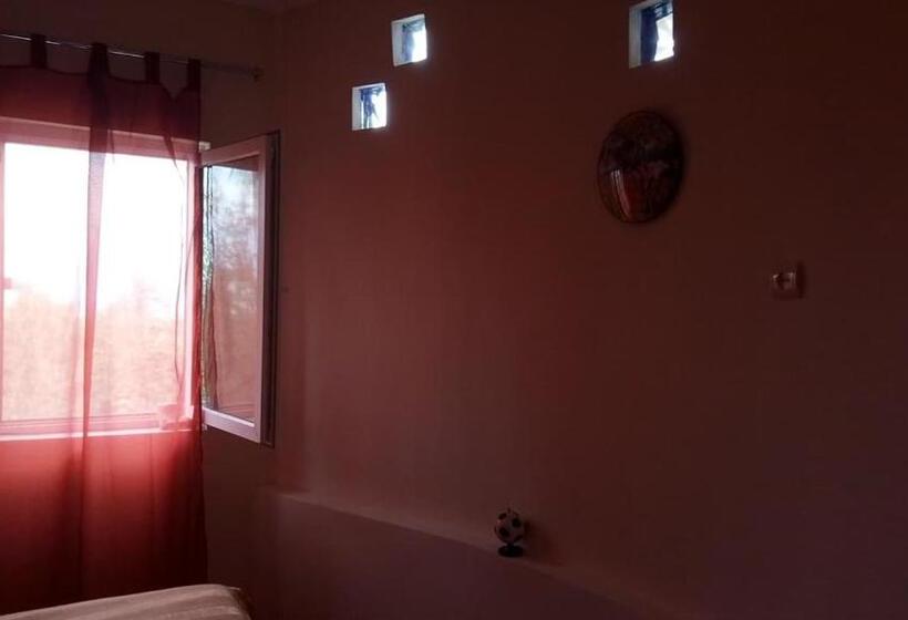 اتاق استاندارد با سرویس بهداشتی مشترک, L House