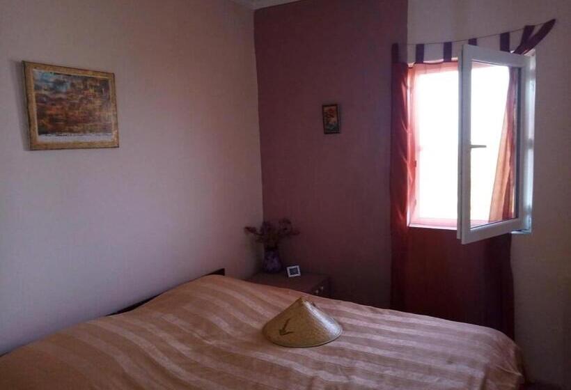 اتاق استاندارد با سرویس بهداشتی مشترک, L House