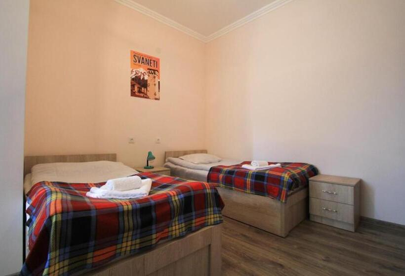 اتاق راحتی سه تخته, Skier's House