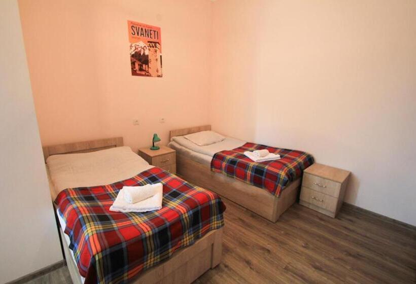 اتاق راحتی سه تخته, Skier's House