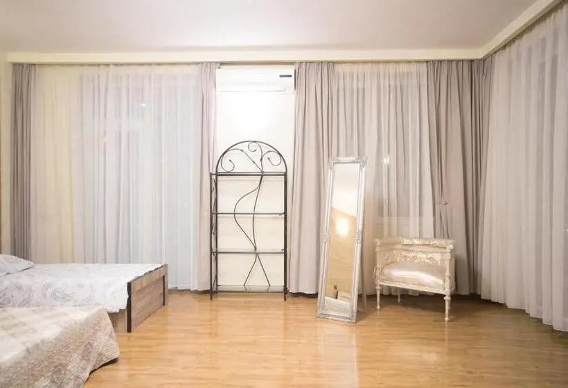 اتاق استاندارد چهار تخته, Terrace House Tbilisi