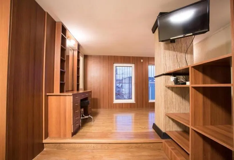 اتاق سوپریور با تخت بزرگ, Terrace House Tbilisi