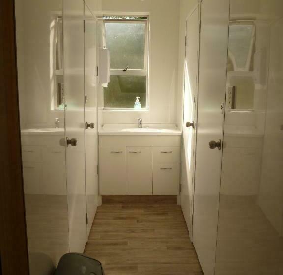 이코노미 룸, Kaniere