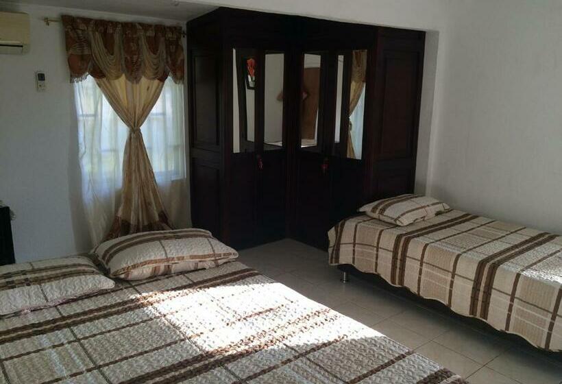 スタンダードトリプルルーム, Posada Miss Portia