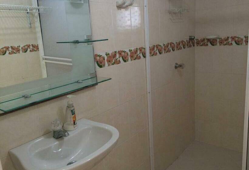 スタンダードトリプルルーム, Posada Miss Portia