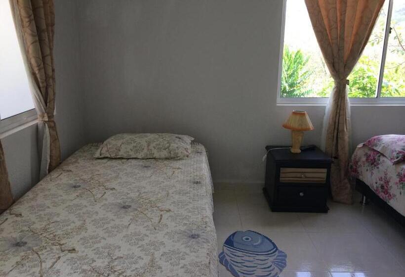 スタンダードトリプルルーム, Posada Miss Portia