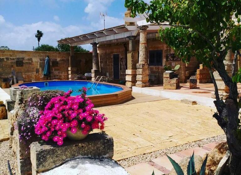 جناح مطلّ علي حمام السباحة, Masseria Le Dimore