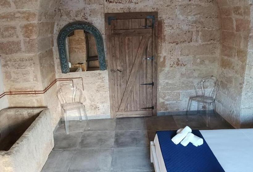 جناح جونيور مطلّ علي حمام السباحة, Masseria Le Dimore