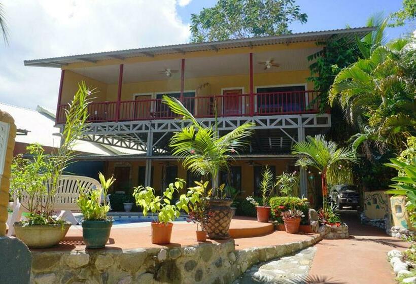 اتاق لوکس با بالکن و چشمانداز دریا, Cabinas Jimenez