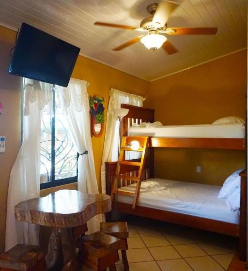 اتاق خانوادگی با چشمانداز دریا, Cabinas Jimenez