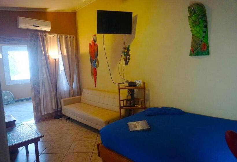 اتاق لوکس با چشمانداز دریا, Cabinas Jimenez