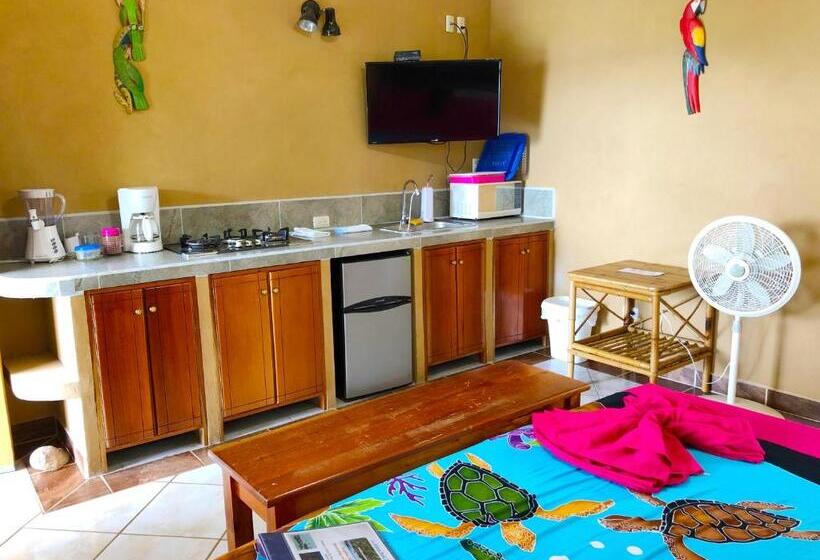 اتاق لوکس با بالکن و چشمانداز دریا, Cabinas Jimenez