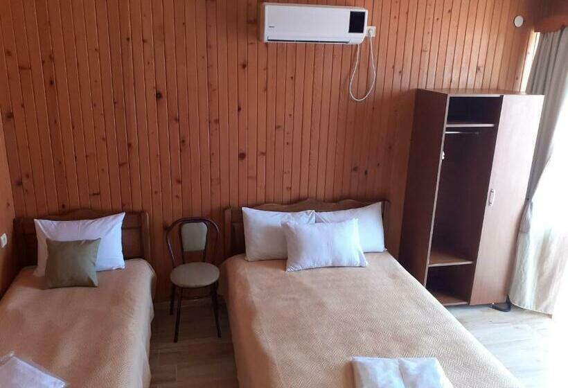 اتاق استاندارد سه تخته با بالکن, Villa Ureki