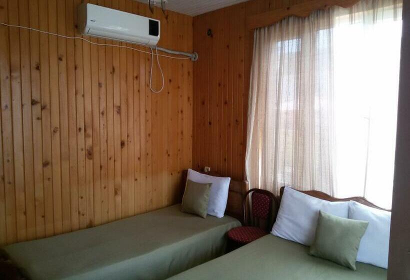 اتاق استاندارد سه تخته با بالکن, Villa Ureki