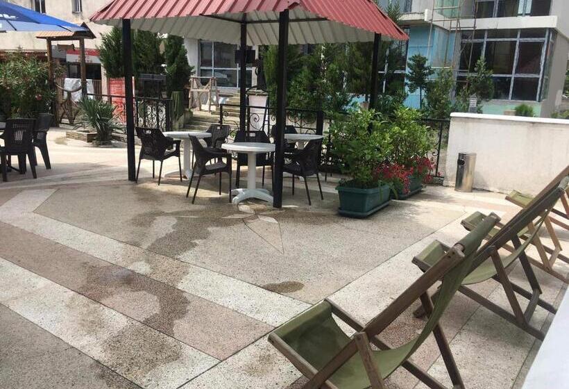 اتاق استاندارد سه تخته با بالکن, Villa Ureki