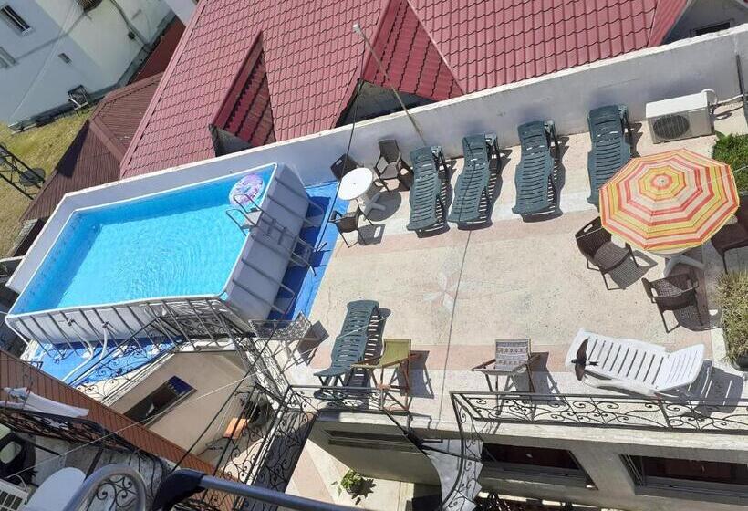 اتاق استاندارد سه تخته با بالکن, Villa Ureki